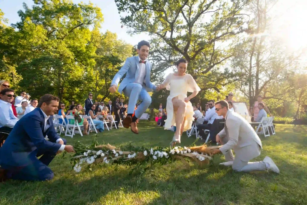 Cérémonie laïque en plein air lors d’un mariage champêtre en Drôme provençale